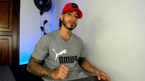 Snapshot of jakee_brown chatting on 01-23-25, 06:17 Santiago online show from 01-23-25, 06:17