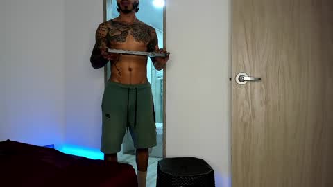 Snapshot of jakee_brown chatting on 02-04-25, 02:49 Santiago online show from 02-04-25, 02:49