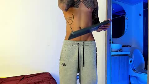 Snapshot of jakee_brown chatting on 02-11-25, 12:27 Santiago online show from 02-11-25, 12:27