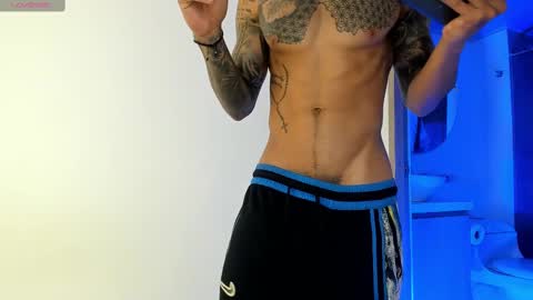 Snapshot of jakee_brown chatting on 02-25-25, 05:30 Santiago online show from 02-25-25, 05:30