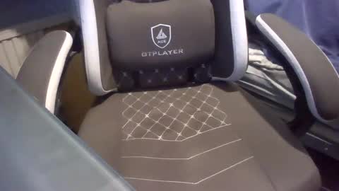 jakieg010 online show from 04-28-26, 02:27