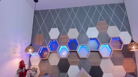   online show from 03-10-25, 01:56