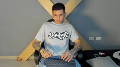 Snapshot of jamesinked_ chatting on 12-06-24, 07:01 Jamesinked  online show from 12-06-24, 07:01