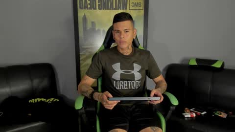 Snapshot of jamesinked_ chatting on 12-21-24, 06:44 Jamesinked  online show from 12-21-24, 06:44