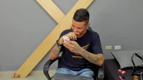 Snapshot of jamesinked_ chatting on 12-24-24, 09:44 Jamesinked  online show from 12-24-24, 09:44