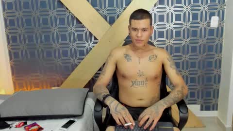 Snapshot of jamesinked_ chatting on 01-08-25, 08:18 Jamesinked  online show from 01-08-25, 08:18