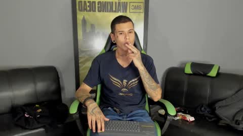 Snapshot of jamesinked_ chatting on 01-12-25, 02:24 Jamesinked  online show from 01-12-25, 02:24