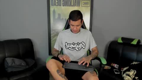 Snapshot of jamesinked_ chatting on 01-31-25, 06:36 Jamesinked  online show from 01-31-25, 06:36