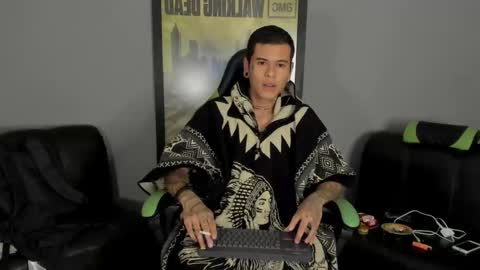 Snapshot of jamesinked_ chatting on 02-05-25, 01:58 Jamesinked  online show from 02-05-25, 01:58