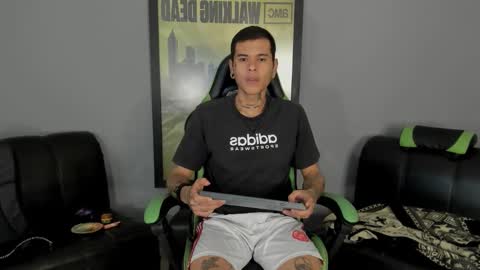 Snapshot of jamesinked_ chatting on 02-05-25, 06:48 Jamesinked  online show from 02-05-25, 06:48