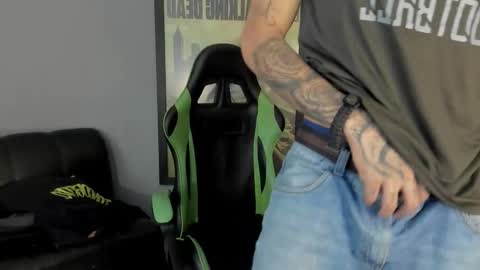 Snapshot of jamesinked_ chatting on 02-10-25, 04:36 Jamesinked  online show from 02-10-25, 04:36