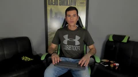 Snapshot of jamesinked_ chatting on 02-10-25, 10:40 Jamesinked  online show from 02-10-25, 10:40