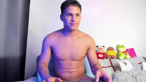 Snapshot of jamesowenn chatting on 01-10-26, 06:04 James Owenn online show from 01-10-26, 06:04