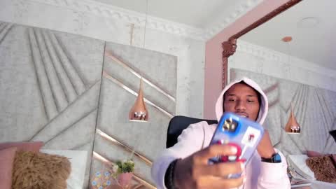 Snapshot of jamesparck chatting on 01-05-25, 12:10 James online show from 01-05-25, 12:10