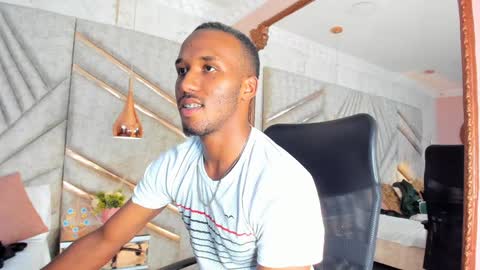 Snapshot of jamesparck chatting on 01-08-25, 07:24 James online show from 01-08-25, 07:24