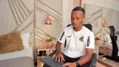 Snapshot of jamesparck chatting on 01-09-25, 12:19 James online show from 01-09-25, 12:19