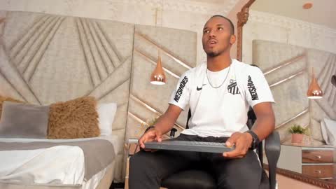 Snapshot of jamesparck chatting on 01-09-25, 03:23 James online show from 01-09-25, 03:23