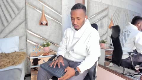 Snapshot of jamesparck chatting on 01-10-25, 12:04 James online show from 01-10-25, 12:04