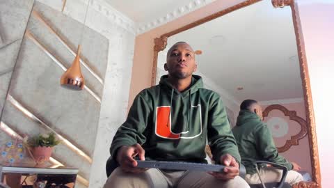 Snapshot of jamesparck chatting on 01-24-25, 12:10 James online show from 01-24-25, 12:10