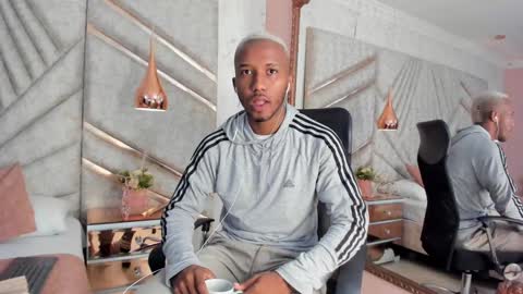 Snapshot of jamesparck chatting on 02-04-25, 12:22 James online show from 02-04-25, 12:22