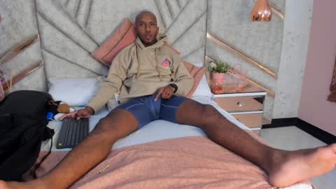 Snapshot of jamesparck chatting on 02-08-25, 02:05 James online show from 02-08-25, 02:05