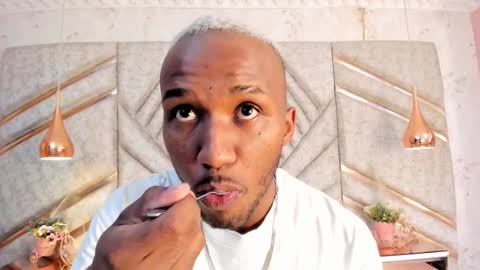 Snapshot of jamesparck chatting on 02-10-25, 12:39 James online show from 02-10-25, 12:39