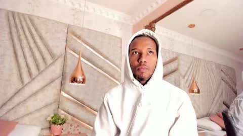 Snapshot of jamesparck chatting on 03-11-25, 12:17 James online show from 03-11-25, 12:17