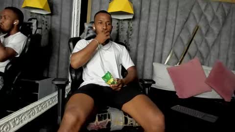 Snapshot of jamesparck chatting on 03-08-26, 11:30 James online show from 03-08-26, 11:30