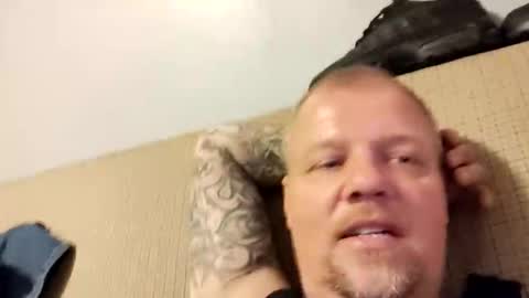 Snapshot of jamestammy2025williams chatting on 12-17-25, 01:22 jamestammy2025williams online show from 12-17-25, 01:22