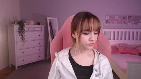 Snapshot of jamie_chung chatting on 11-07-25, 05:18 jamie_chung online show from 11-07-25, 05:18