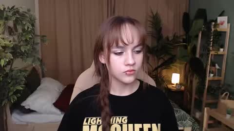 Snapshot of jamie_chung chatting on 11-13-25, 01:04 jamie_chung online show from 11-13-25, 01:04