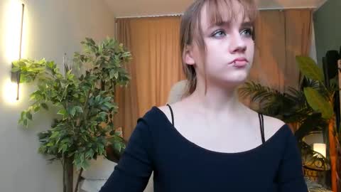 Snapshot of jamie_chung chatting on 12-15-25, 05:01 jamie_chung online show from 12-15-25, 05:01