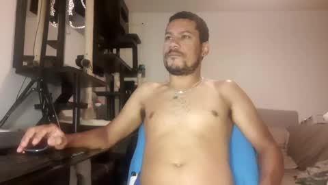 Snapshot of jamielonnas chatting on 01-12-25, 04:08 Jamie Lonnas online show from 01-12-25, 04:08