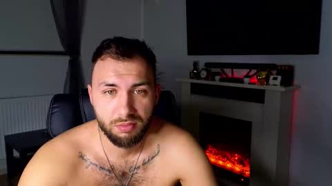 Snapshot of jamienoxus chatting on 11-24-25, 06:35 Robbie online show from 11-24-25, 06:35