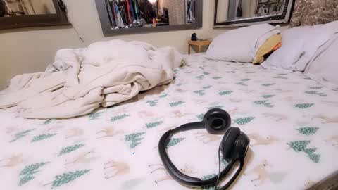 Bootyshows online show from 12-18-25, 11:49