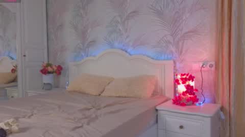 Snapshot of janepuff chatting on 11-23-25, 07:19 janepuff online show from 11-23-25, 07:19