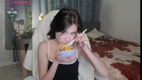 Snapshot of janetfletcher chatting on 11-18-25, 02:54 janetfletcher online show from 11-18-25, 02:54