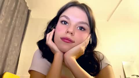 Snapshot of janethcensky chatting on 11-21-25, 02:27 Aleksia online show from 11-21-25, 02:27