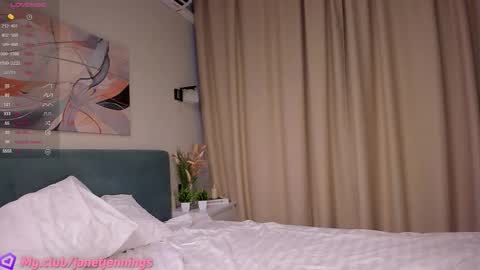 Day Alice Night Stella online show from 10-22-25, 06:24