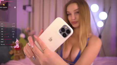 Day Alice Night Stella online show from 02-08-26, 12:52