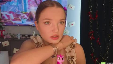 Hi Im Alice and here youll find something online show from 04-09-26, 07:03