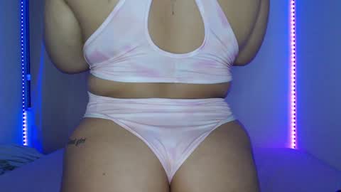 Snapshot of janne_1 chatting on 01-11-25, 12:44 Janne  online show from 01-11-25, 12:44