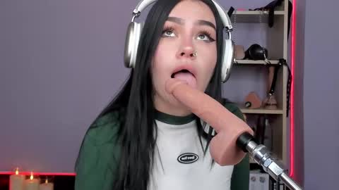 Snapshot of jas_miin chatting on 09-26-25, 02:15 Maria online show from 09-26-25, 02:15