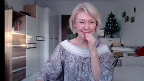 Snapshot of jasmin18v chatting on 12-15-24, 01:54 Jasmin room for people 40 online show from 12-15-24, 01:54