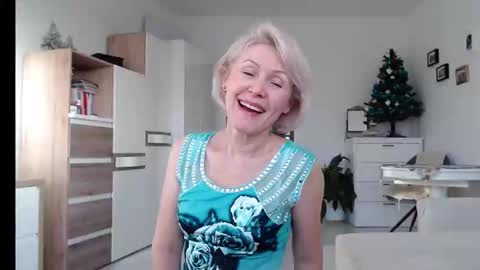 Snapshot of jasmin18v chatting on 12-20-24, 12:49 Jasmin room for people 40 online show from 12-20-24, 12:49