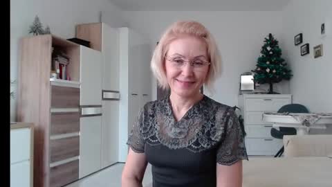 Snapshot of jasmin18v chatting on 12-29-24, 12:45 Jasmin room for people 40 online show from 12-29-24, 12:45