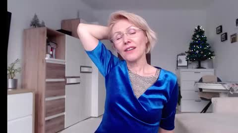 Snapshot of jasmin18v chatting on 01-05-25, 02:08 Jasmin room for people 40 online show from 01-05-25, 02:08