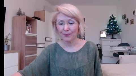 Snapshot of jasmin18v chatting on 01-06-25, 02:36 Jasmin room for people 40 online show from 01-06-25, 02:36