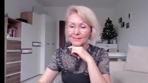 Snapshot of jasmin18v chatting on 01-12-25, 01:05 Jasmin room for people 40 online show from 01-12-25, 01:05