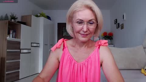 Snapshot of jasmin18v chatting on 09-20-25, 01:12 Jasmin room for people 40 online show from 09-20-25, 01:12